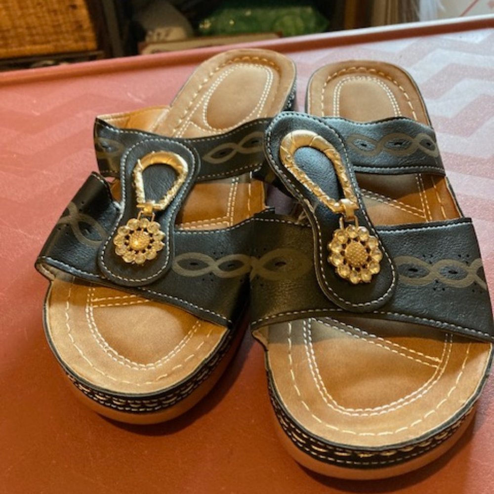 No name sandals